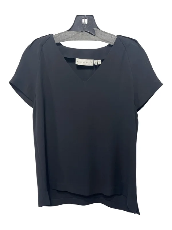 Ultra-lightweight Elle Sasson Size 38/6 Black Silk Short Sleeve V Neck Side Slits Darted Top Ultra-lightweight Elle Sasson Size 38/6 Black Silk Short Sleeve V Neck Side Slits Darted Top